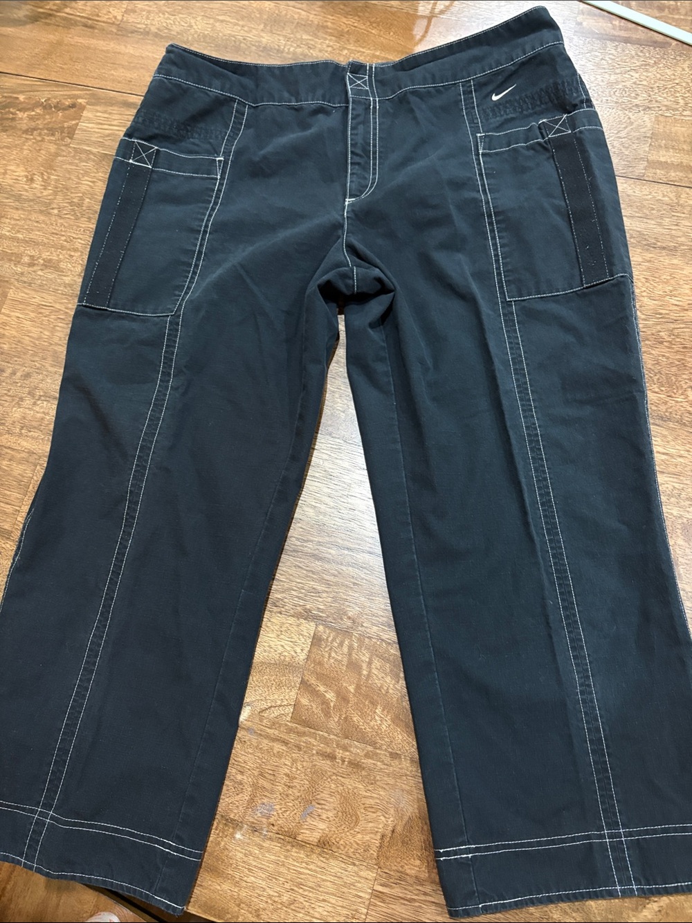 Nike Black Cropped Pants. Black. Large.